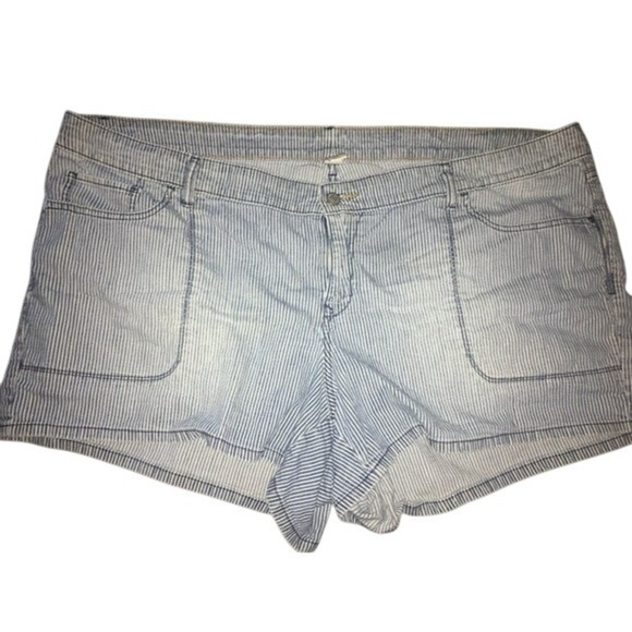 Old Navy Plus Size 24 Blue White Striped Denim Jean Shorts Pockets Casual - Picture 1 of 3